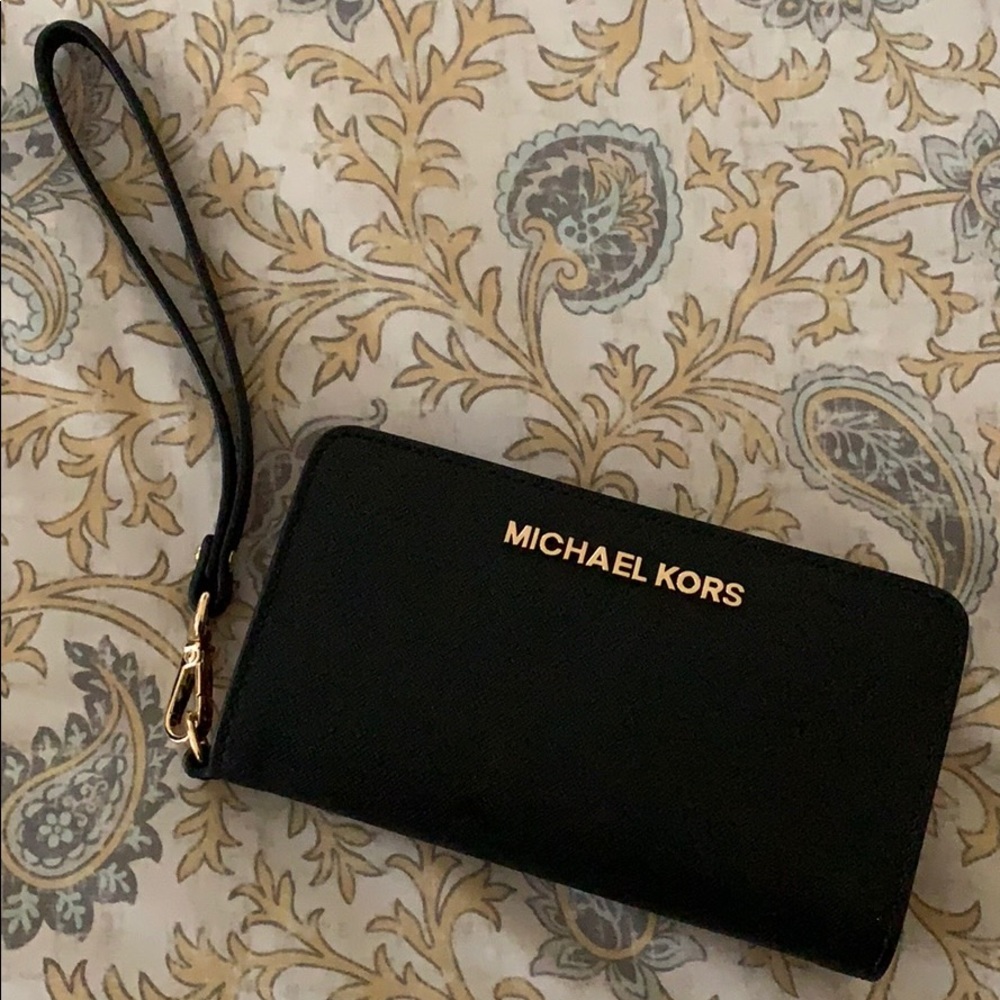Michael Kors Jet Set Slim Tech Wristlet
